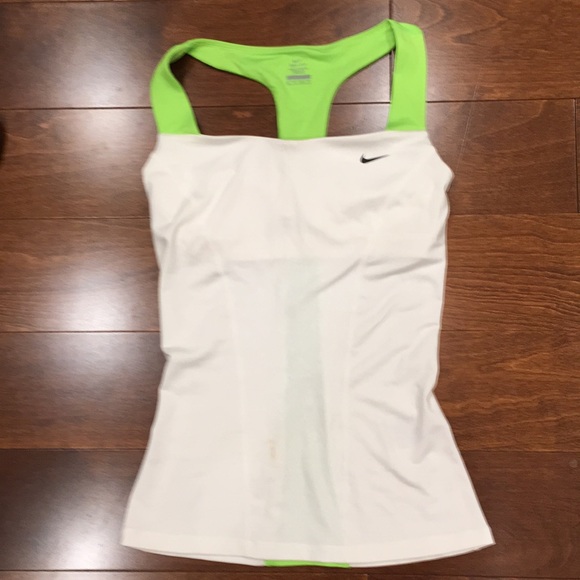 Nike sports top - Picture 4 of 7